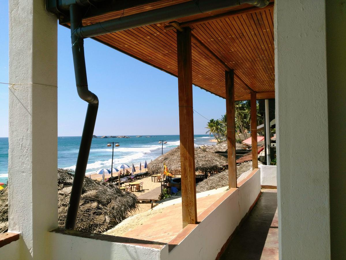 Sunnys Beach Guest House Hikkaduwa Ngoại thất bức ảnh
