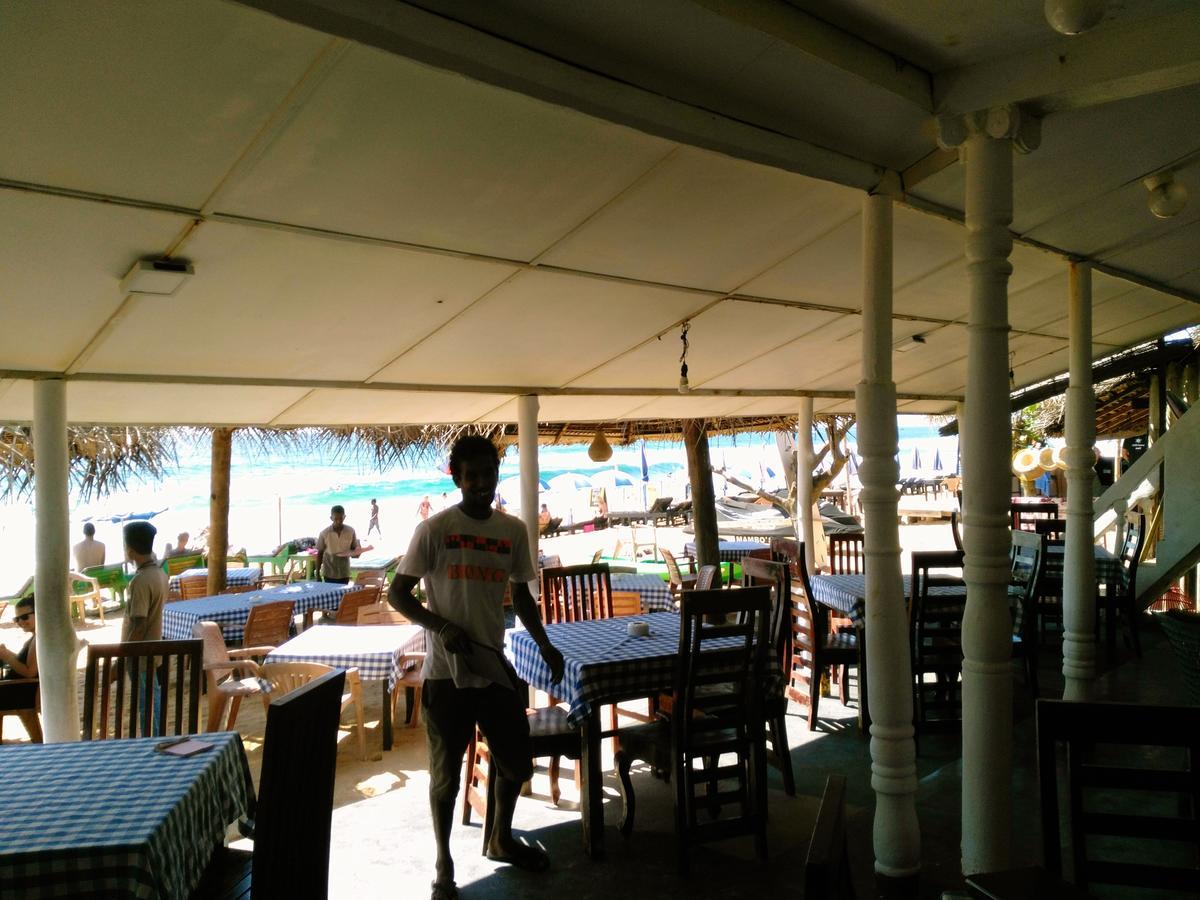 Sunnys Beach Guest House Hikkaduwa Ngoại thất bức ảnh