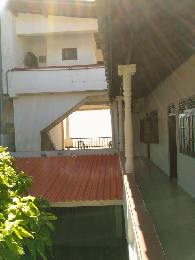 Sunnys Beach Guest House Hikkaduwa Ngoại thất bức ảnh