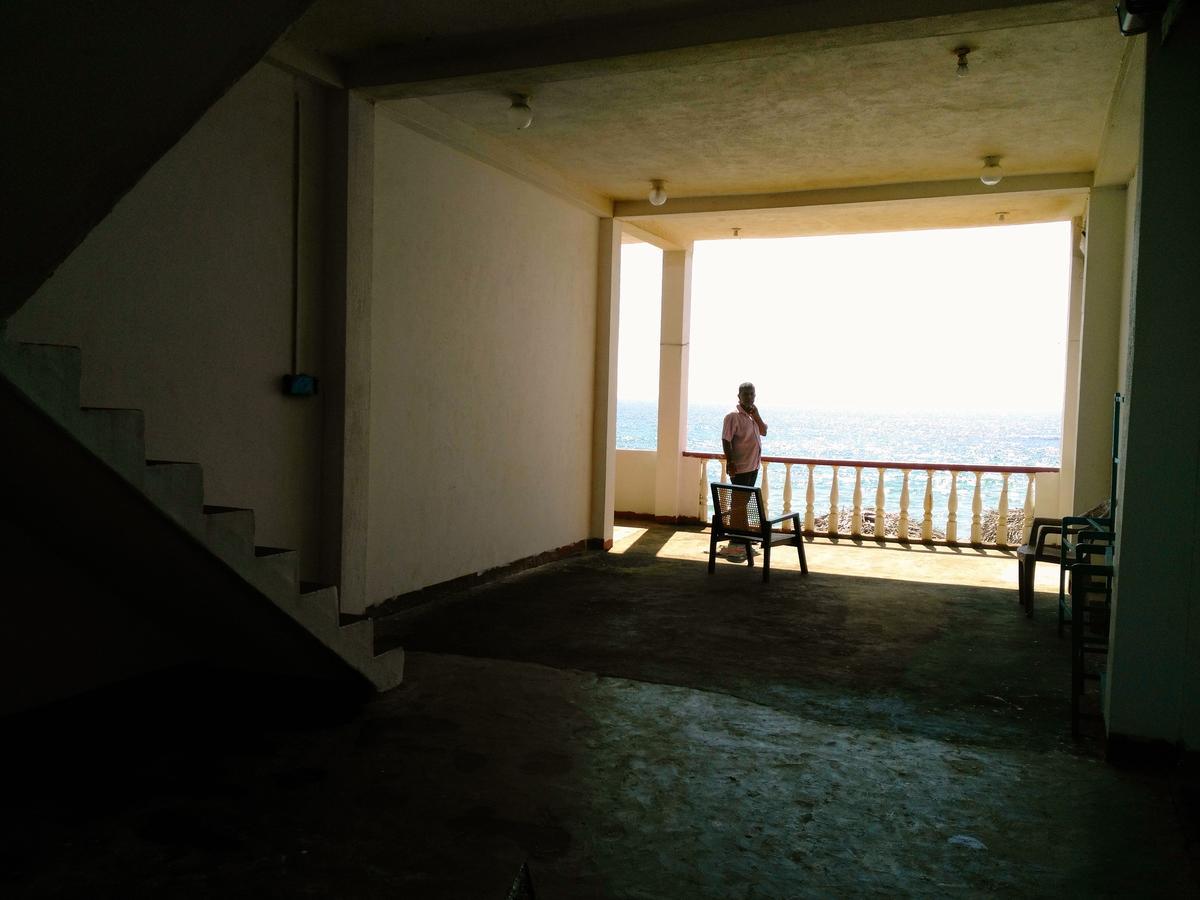 Sunnys Beach Guest House Hikkaduwa Ngoại thất bức ảnh
