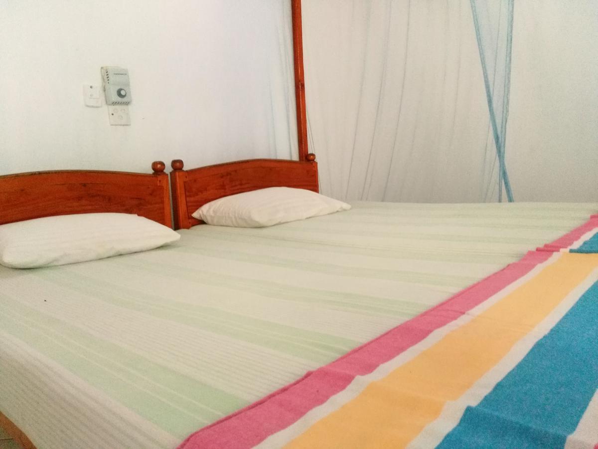 Sunnys Beach Guest House Hikkaduwa Ngoại thất bức ảnh