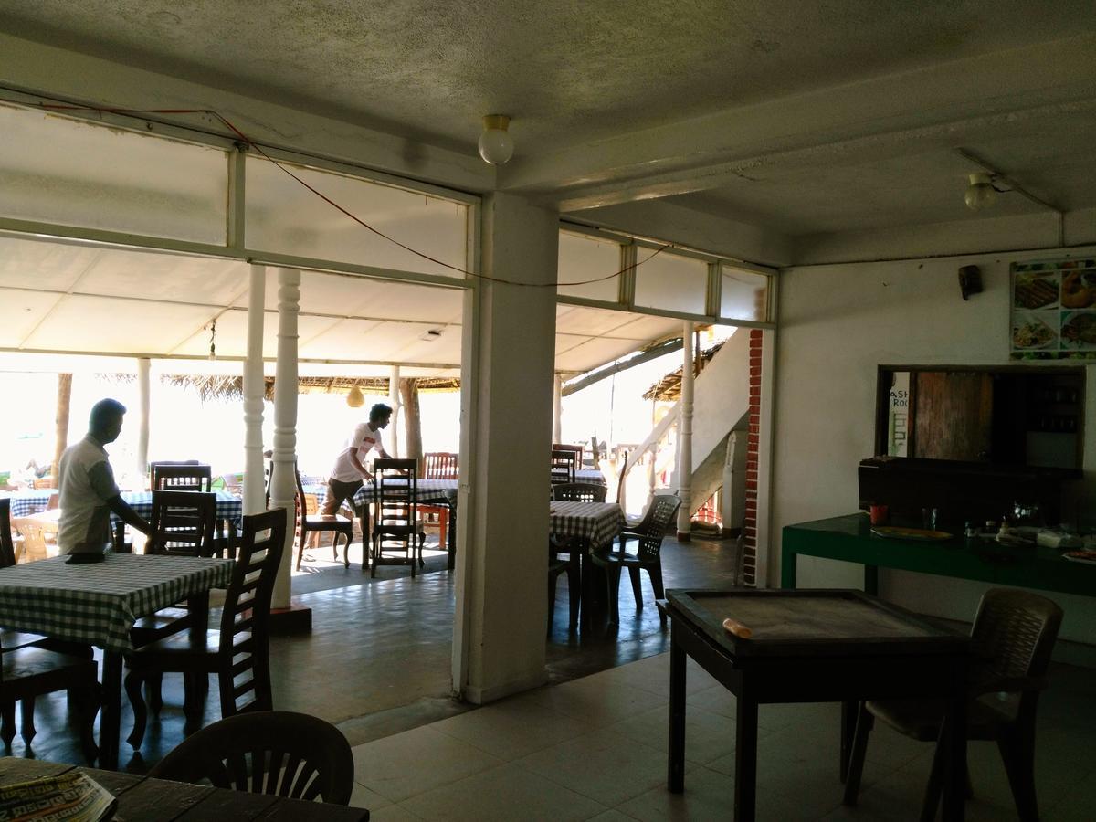 Sunnys Beach Guest House Hikkaduwa Ngoại thất bức ảnh